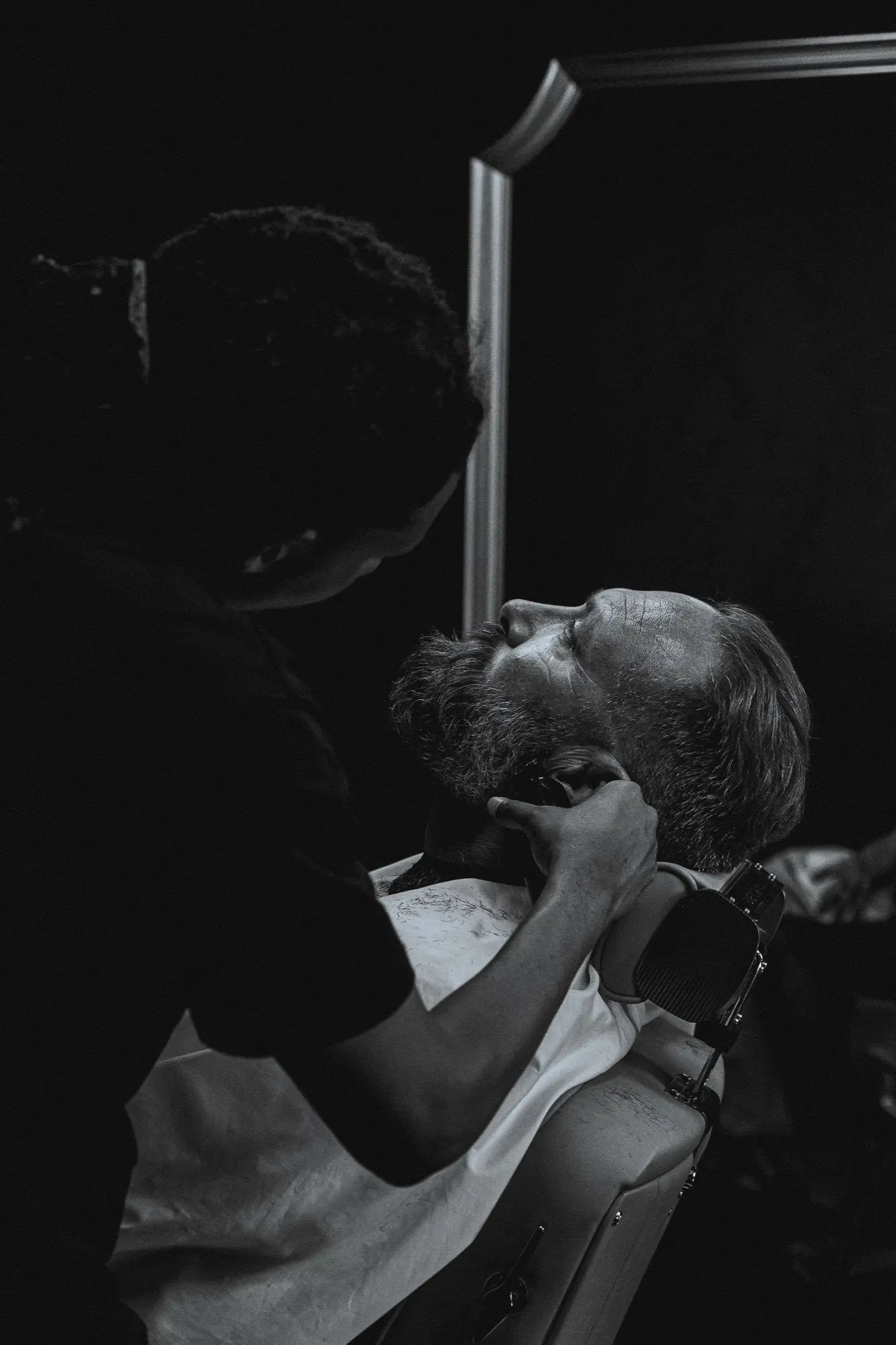 Rasage au coupe-chou, noir et blanc, Boonk Barber