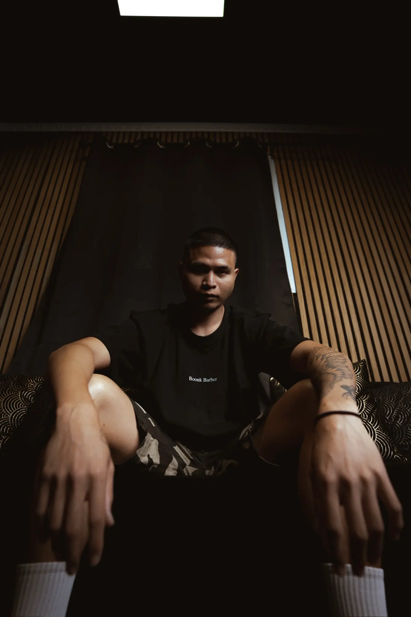 Portrait lifestyle d'un client du salon Boonk Barber