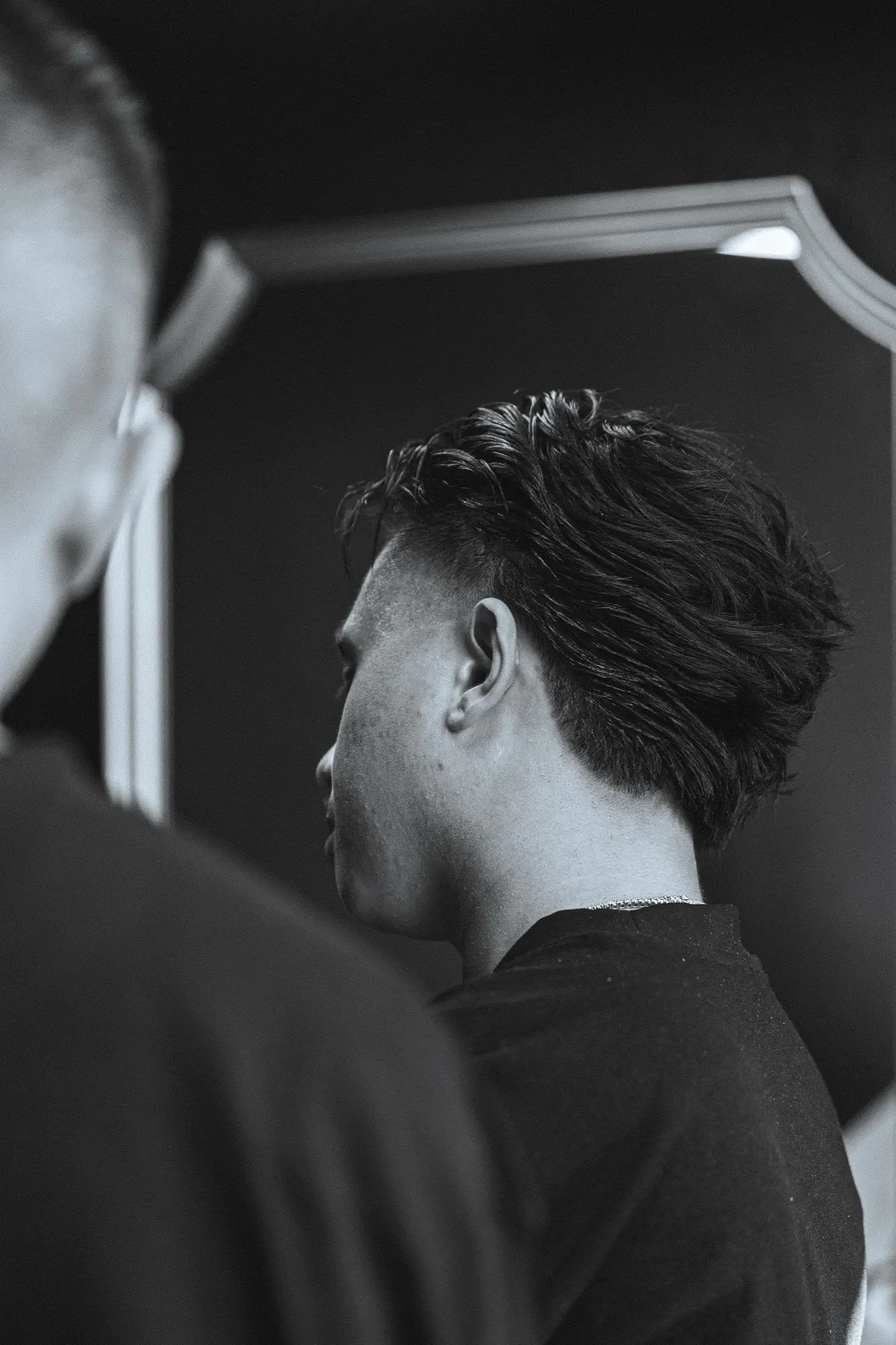 Coupe en cours de finition, noir et blanc, Boonk Barber