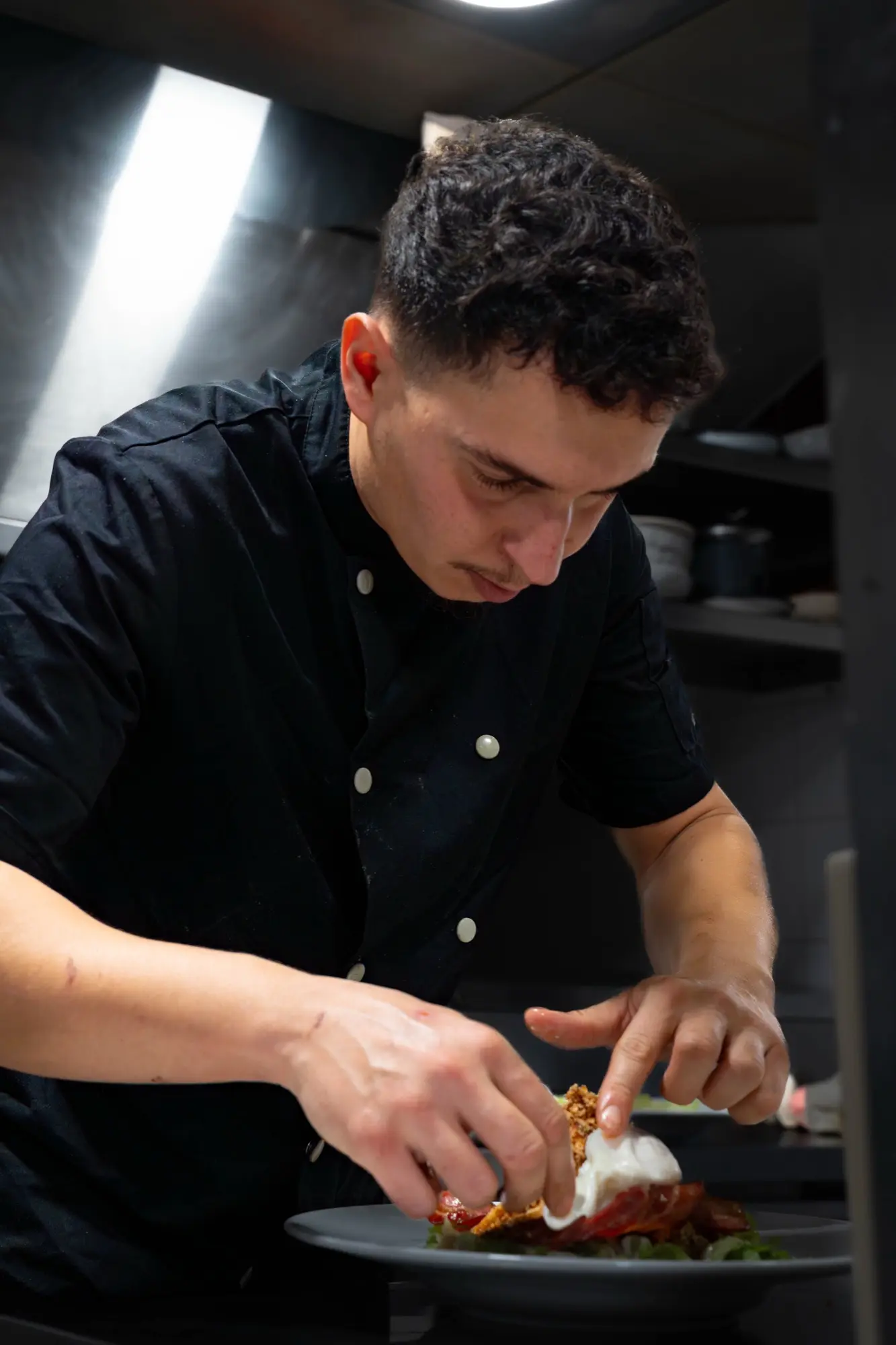 Le chef de Cocorico au dressage en cuisine, Arles