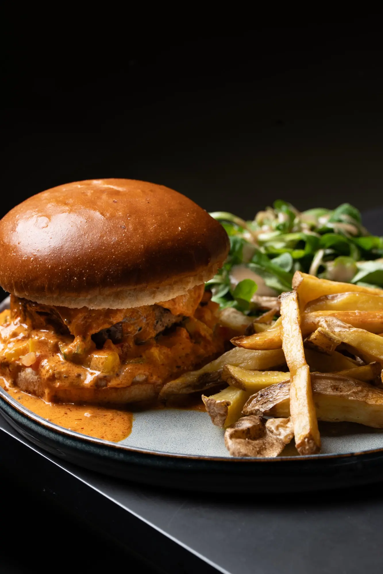 Burger et frites maison du restaurant Cocorico à Arles