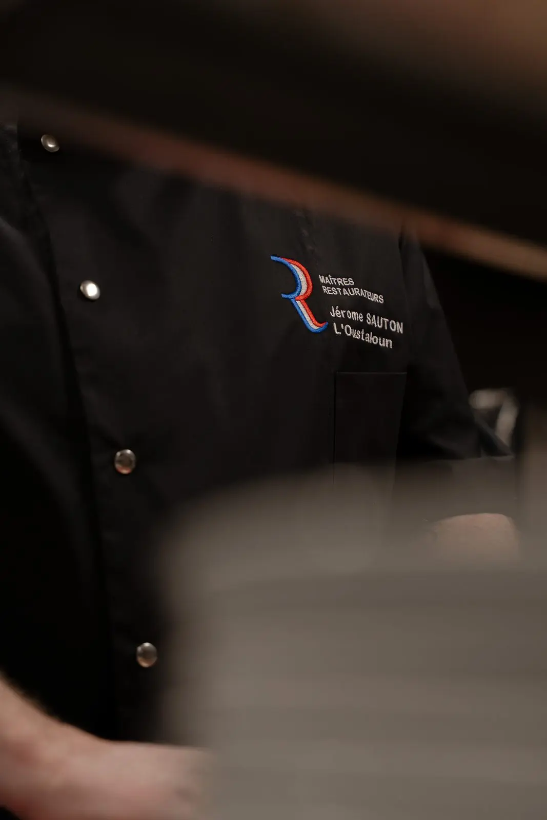 Veste de chef brodée Maîtres Restaurateurs — Jérôme Sauton, L'Oustaloun