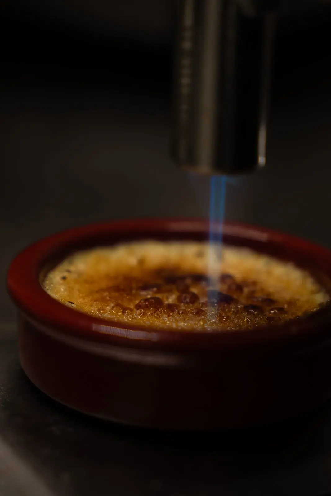 Crème brûlée caramélisée au chalumeau — L'Oustaloun
