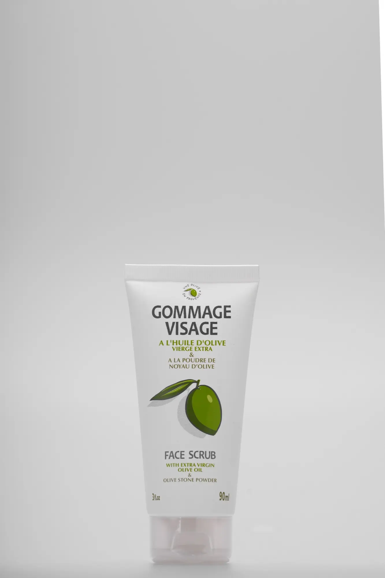 Packshot studio d'un cosmétique à l'olive, Une Olive en Provence