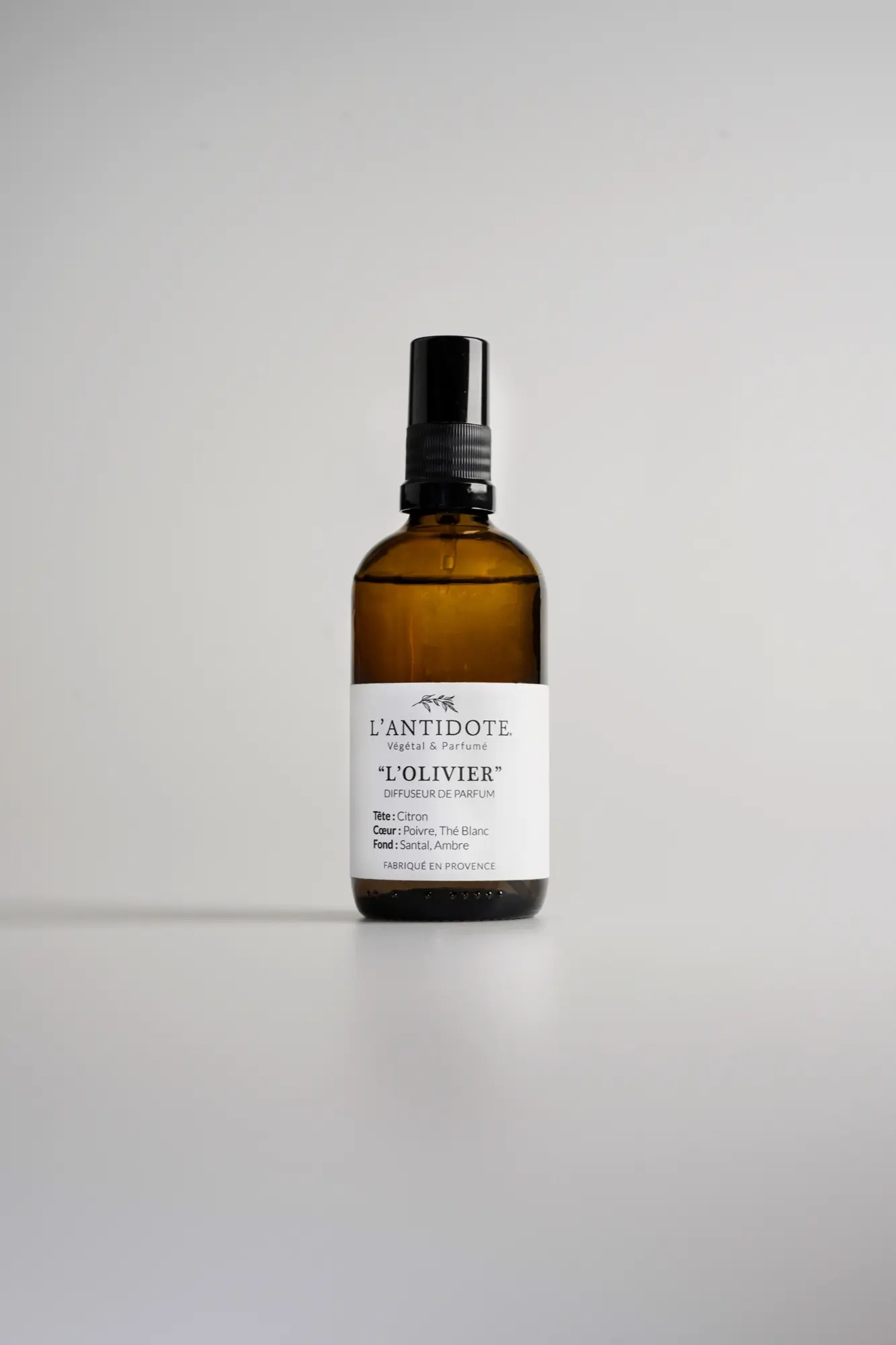 Packshot vertical du parfum L'Olivier de L'Antidote