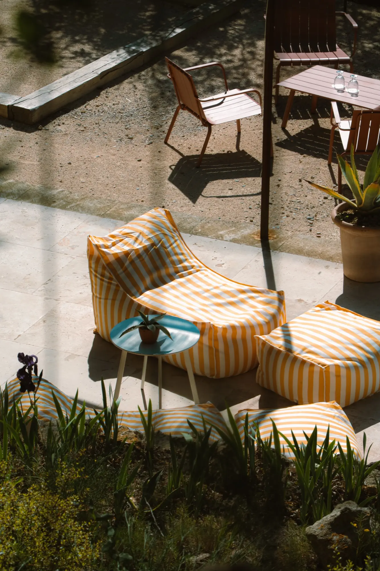 Terrasse d'un hôtel en Provence, photographie lifestyle