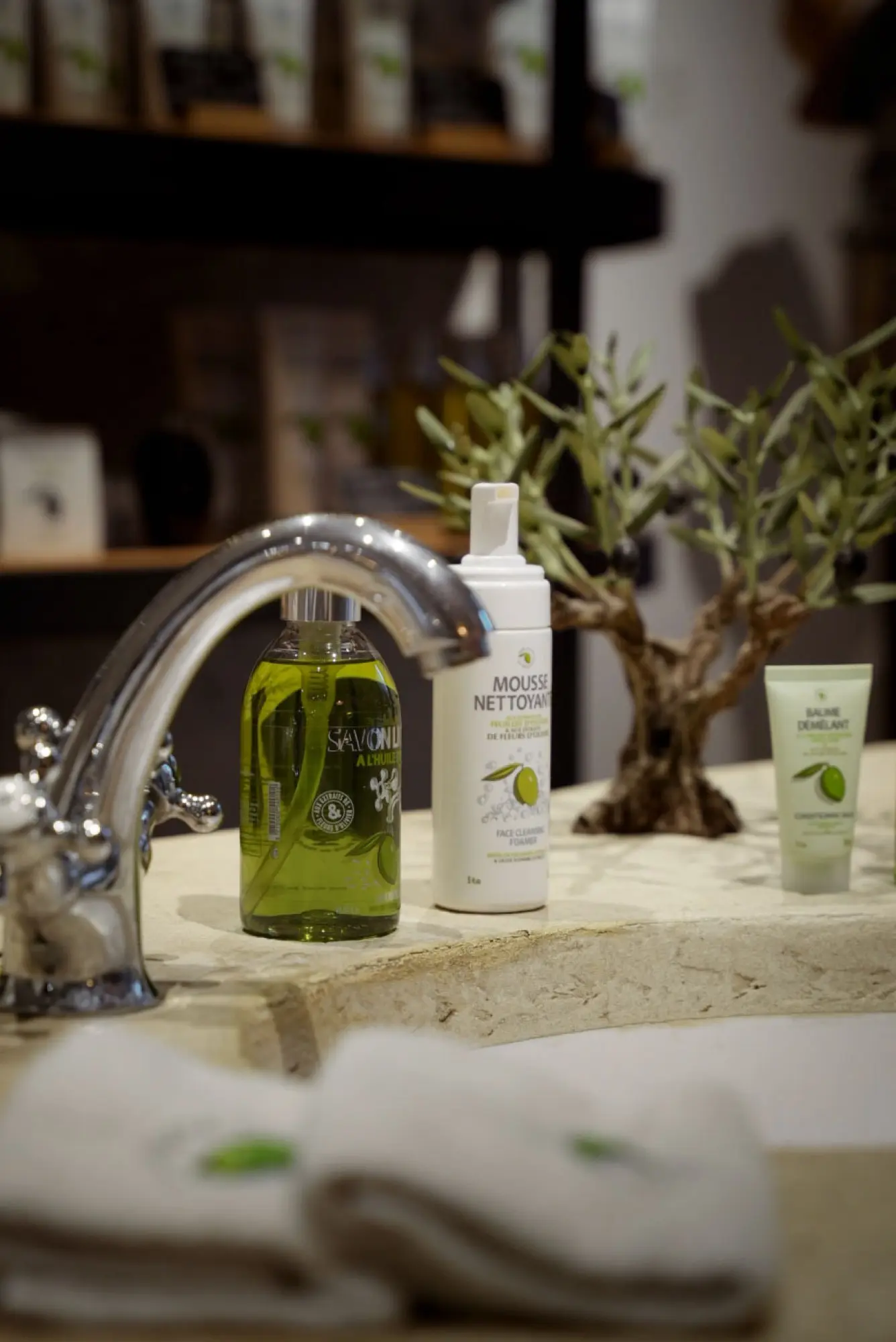 Produits d'accueil photographiés pour un établissement en Provence